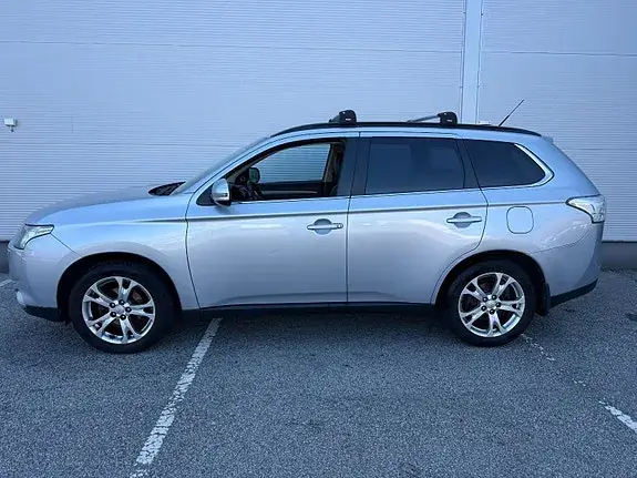 Mitsubishi Outlander 2013 photo 2