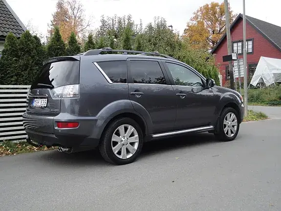 Mitsubishi Outlander 2012 photo 2