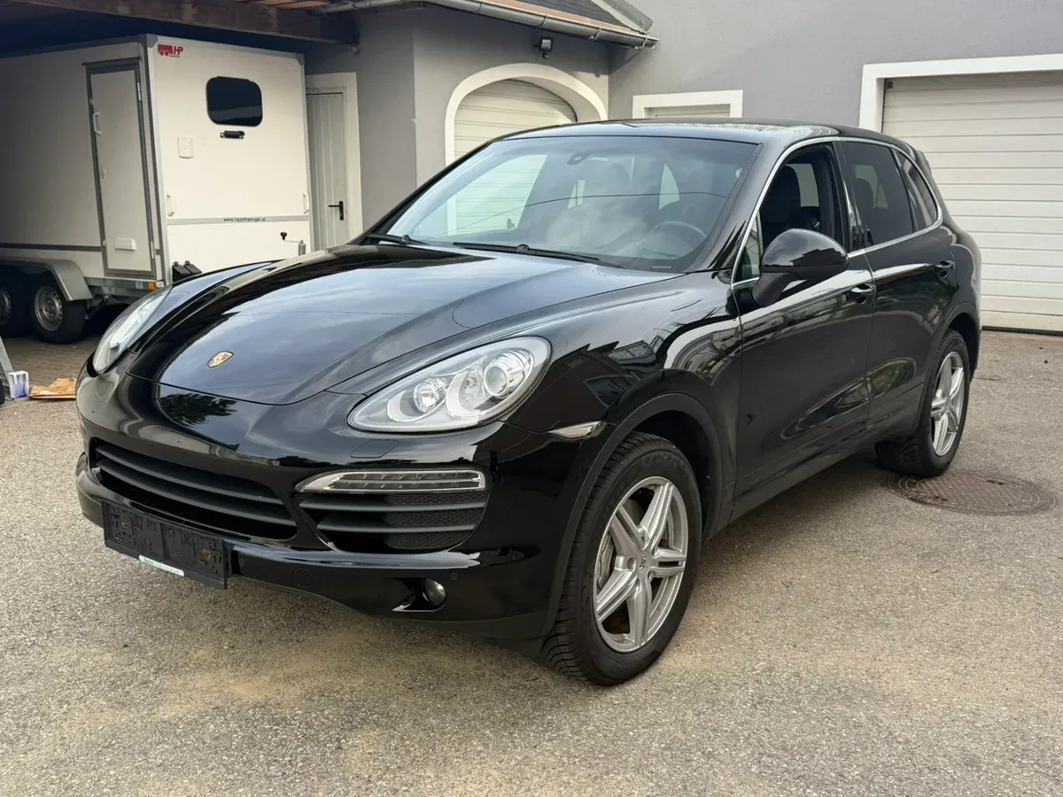 Porsche Cayenne 2011 photo 2
