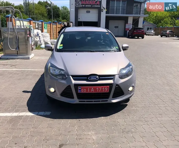 Ford Focus 2012 photo 2
