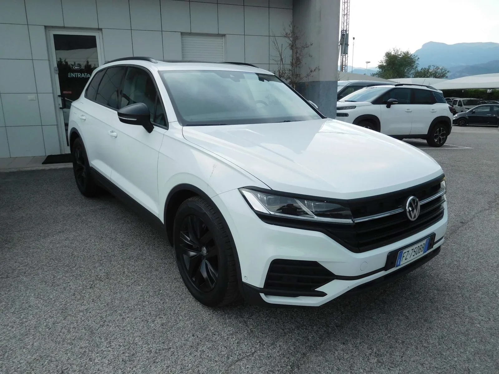 Volkswagen Touareg 2019 photo 2