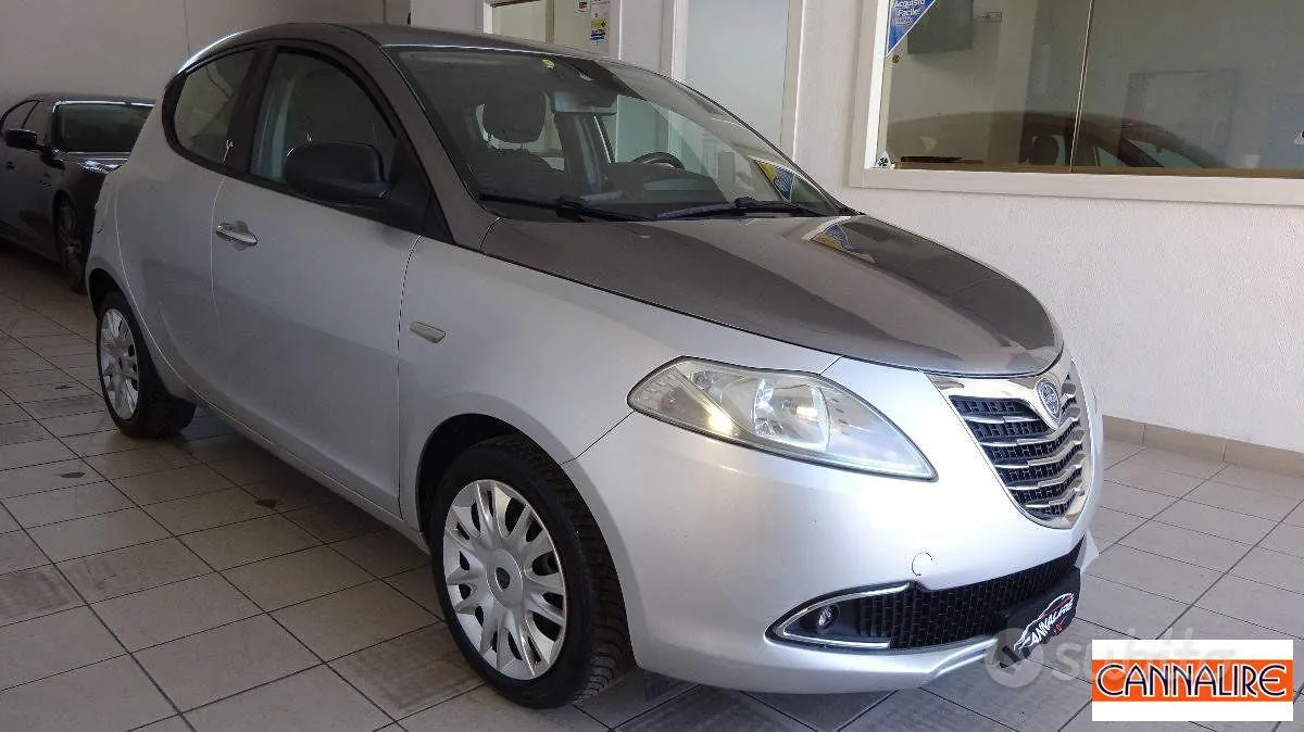 Lancia Ypsilon 2012 photo 2