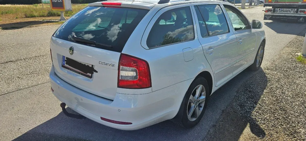 Skoda Octavia 2011 photo 3