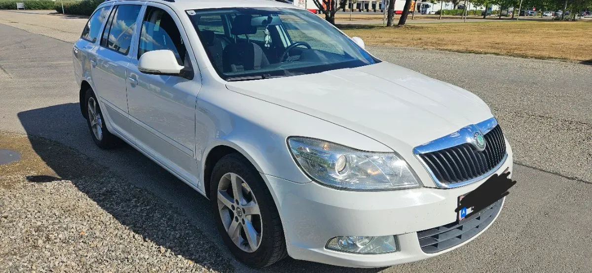 Skoda Octavia 2011 photo 2