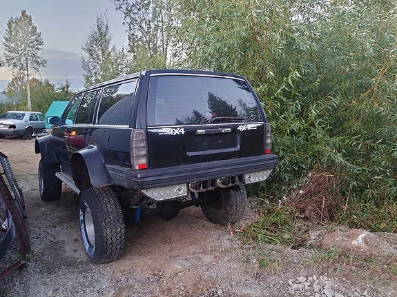 Chevrolet Suburban 1980 photo 2