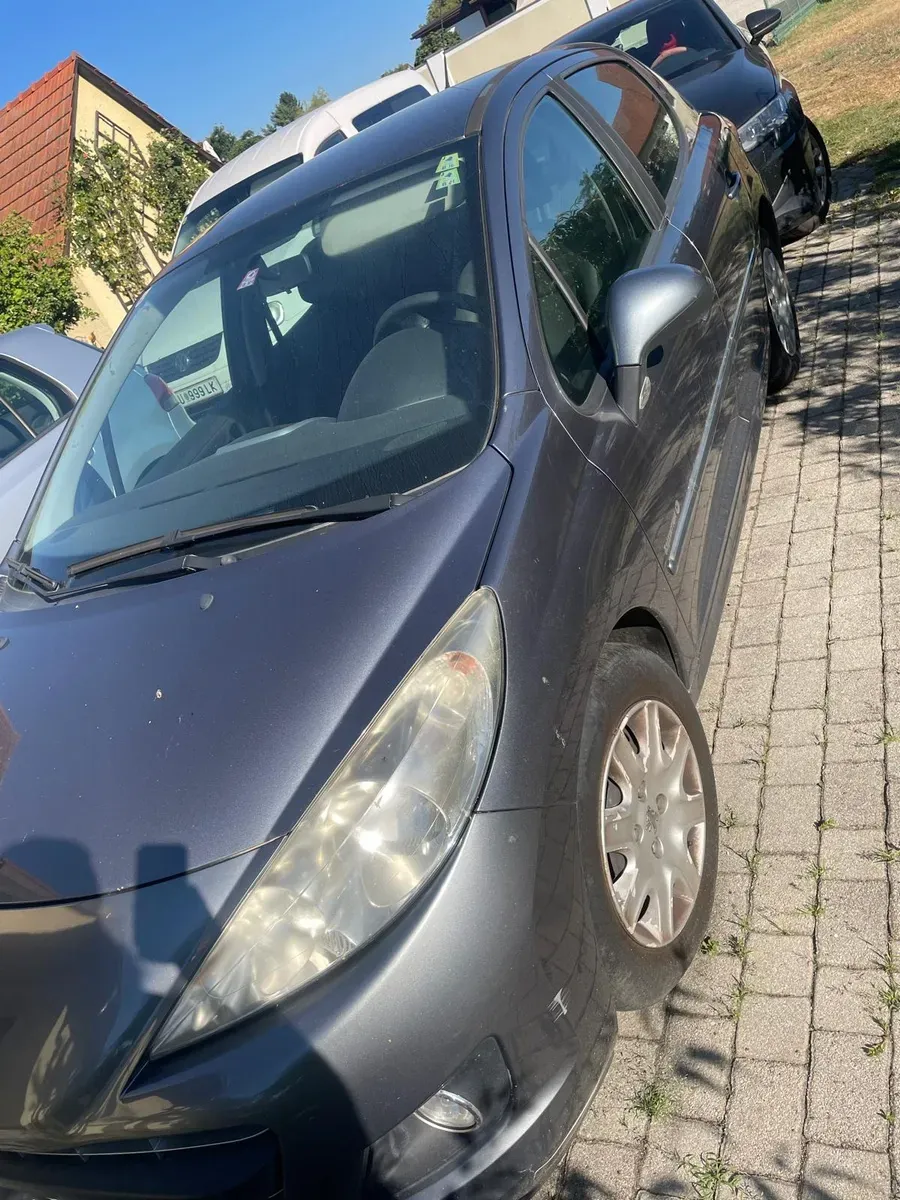 Peugeot 207 2011 photo 2