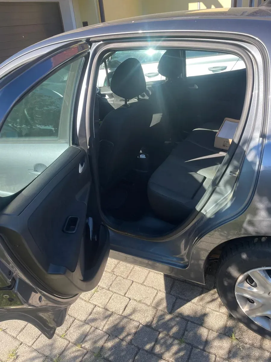 Peugeot 207 2011 photo 3