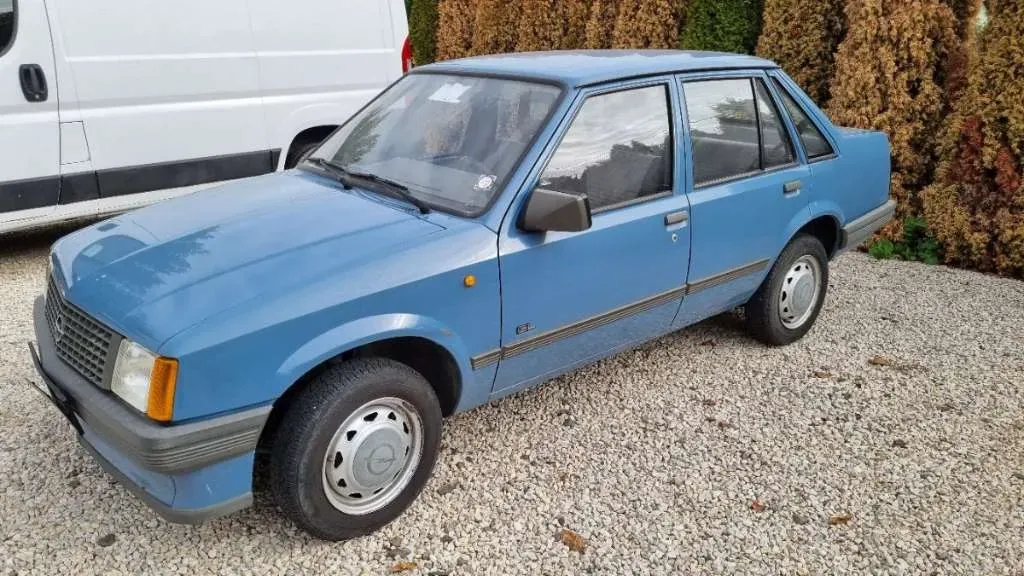 Opel Corsa 1986 photo 2
