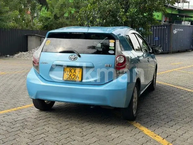 Toyota Aqua 2012 photo 3