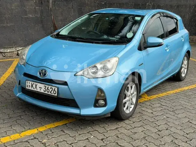 Toyota Aqua 2012 photo 2