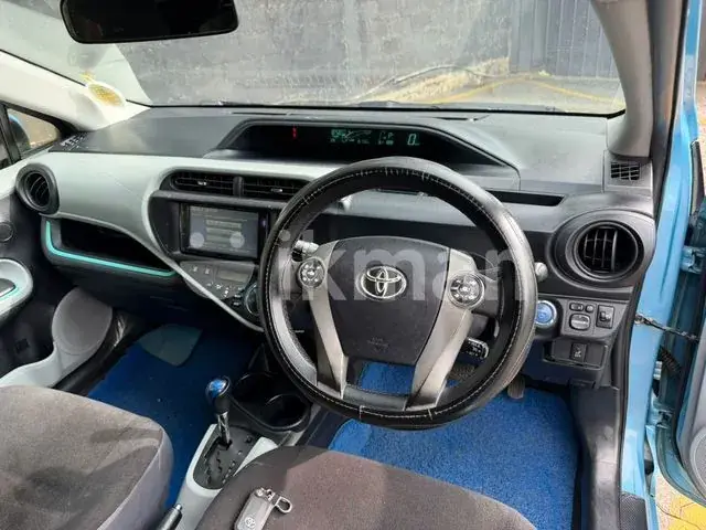 Toyota Aqua 2012 photo 4
