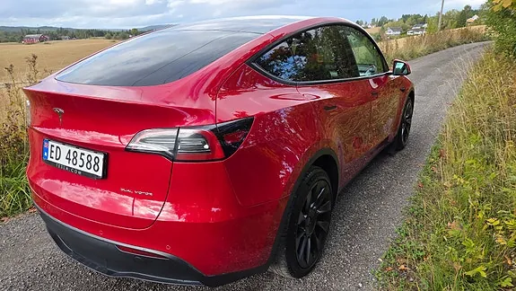 Tesla Model Y 2021 photo 2