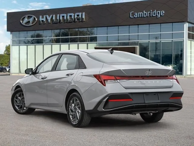 Hyundai Elantra 2026 photo 4