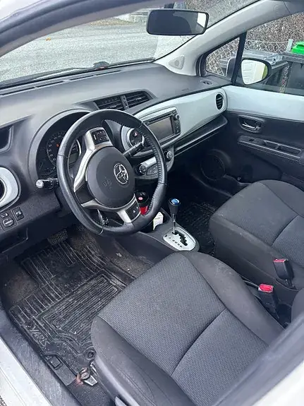 Toyota Yaris 2013 photo 3