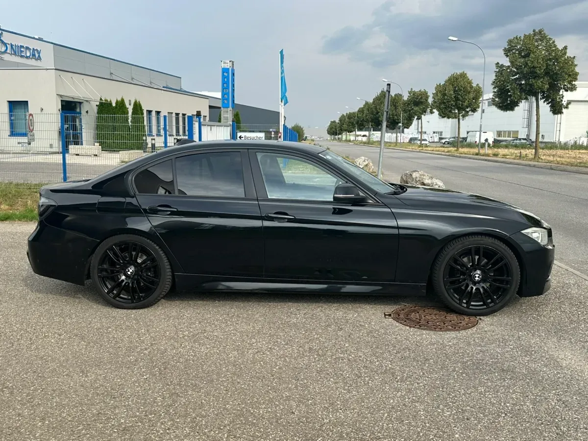 BMW 3 Series 2012 photo 3