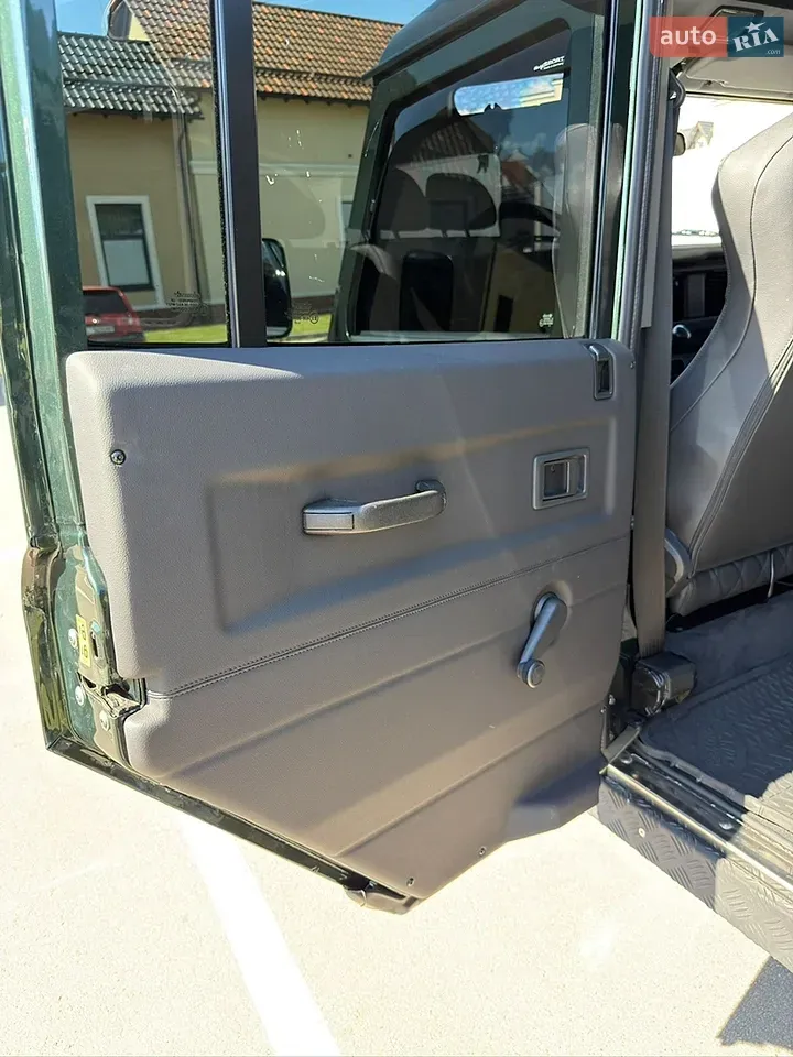 Land Rover Defender