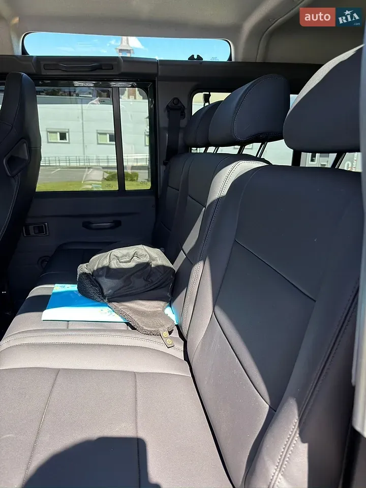 Land Rover Defender 2002 photo 3