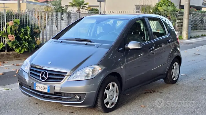 Mercedes-Benz A 160 2011 photo 2
