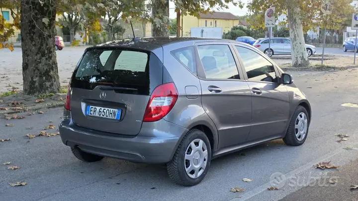 Mercedes-Benz A 160 2011 photo 4