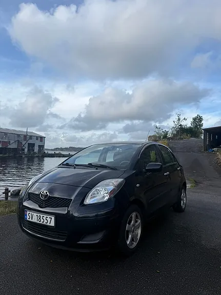 Toyota Yaris 2011 photo 2