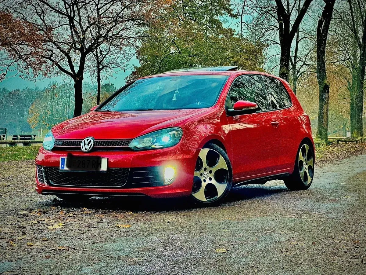 Volkswagen Golf 2010 photo 2