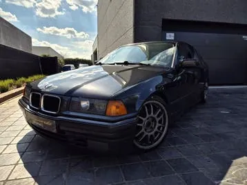 BMW 318I