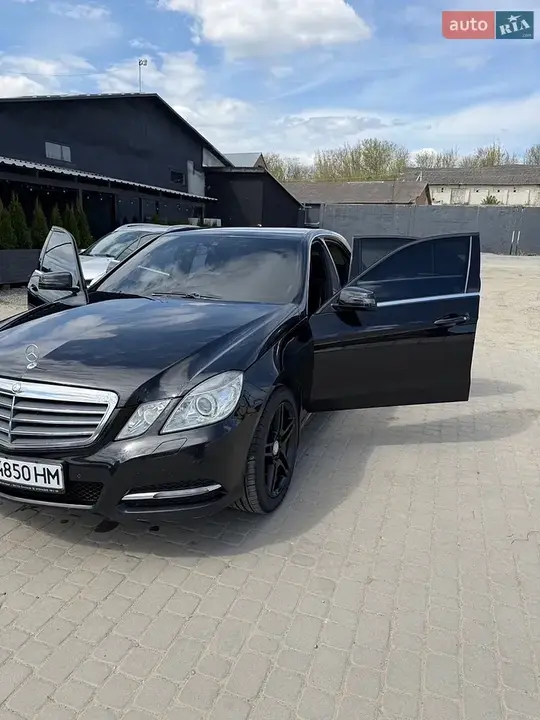 Mercedes-Benz E-Class 2012 photo 3
