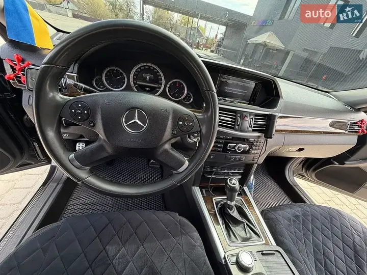 Mercedes-Benz E-Class 2012 photo 4