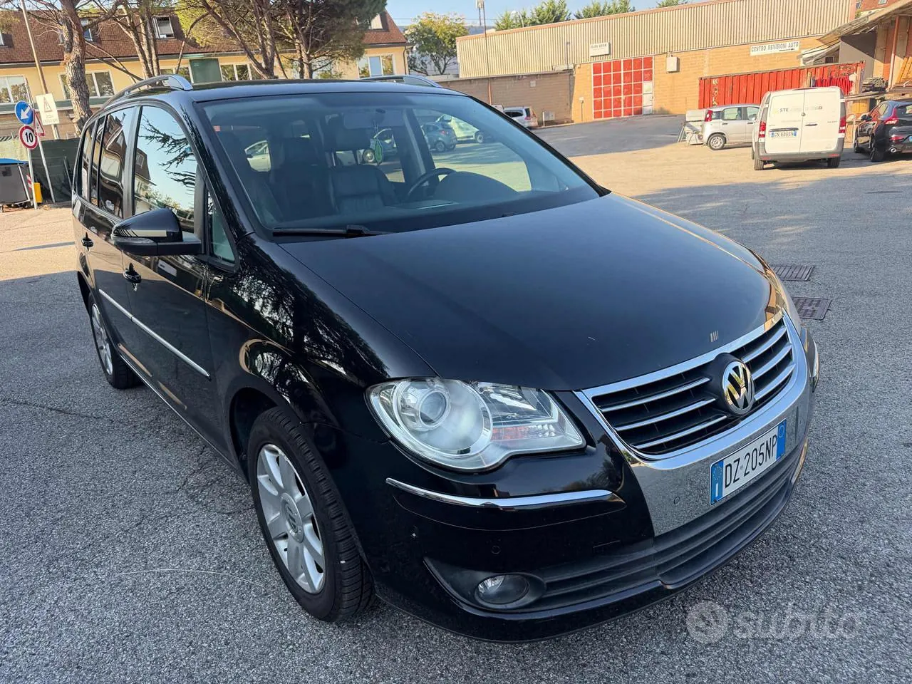 Volkswagen Touran 2009 photo 3