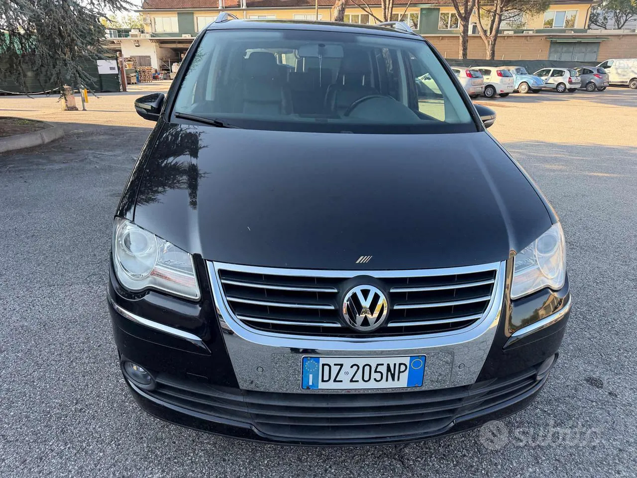 Volkswagen Touran 2009 photo 2