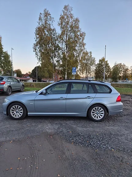 BMW 320D 2009 photo 2