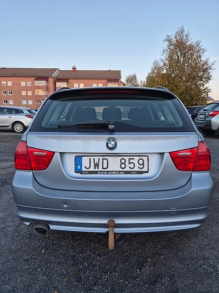 BMW 320D 2009 photo 5