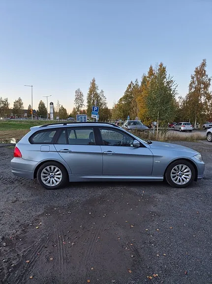 BMW 320D 2009 photo 4