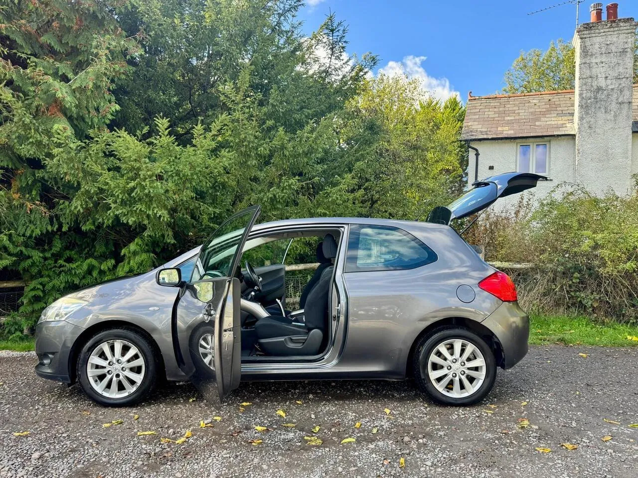 Toyota Auris 2009 photo 2