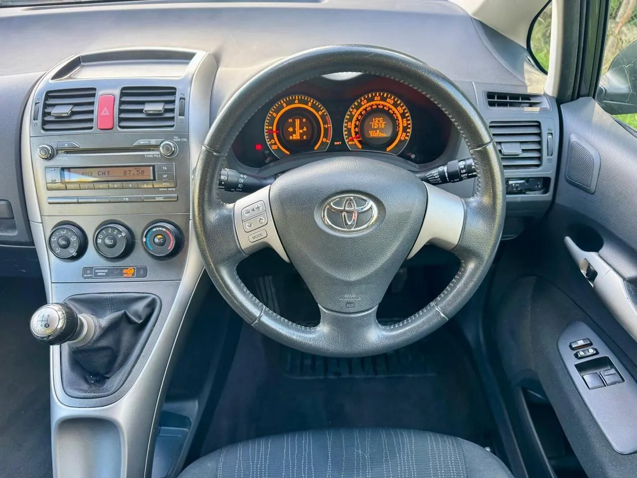 Toyota Auris 2009 photo 3