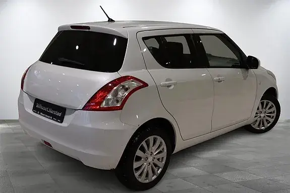 Suzuki Swift 2011 photo 3
