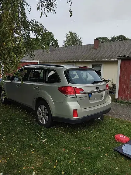 Subaru Outback 2012 photo 2