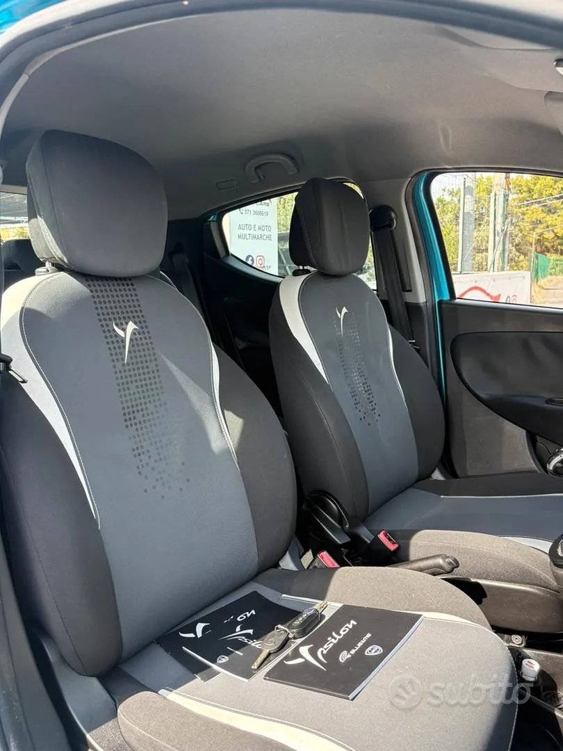 Lancia Ypsilon 2014 photo 2