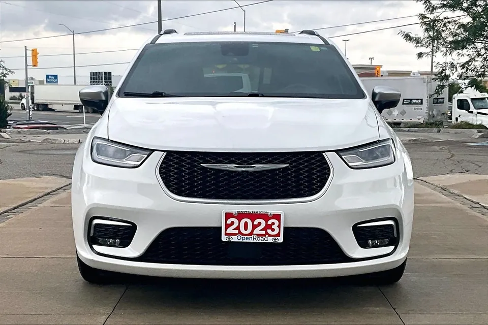 Chrysler Pacifica 2023 photo 2