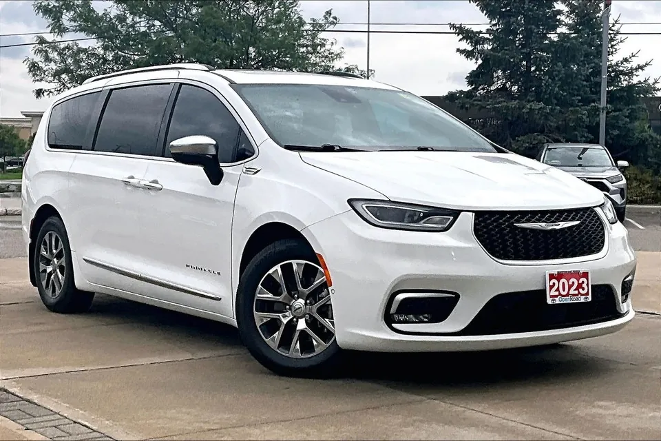 Chrysler Pacifica 2023 photo 3