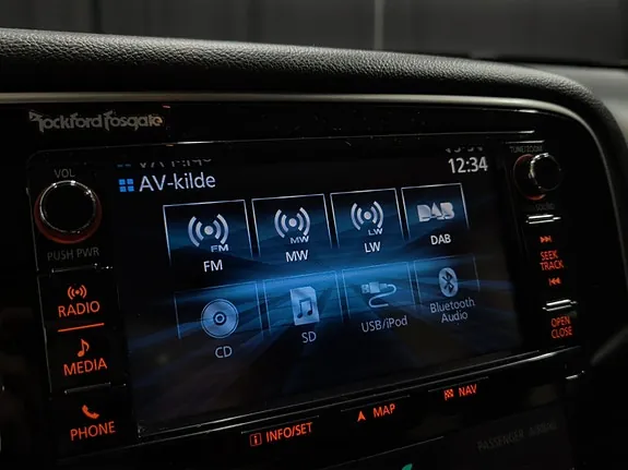 Mitsubishi Outlander 2017 photo 2