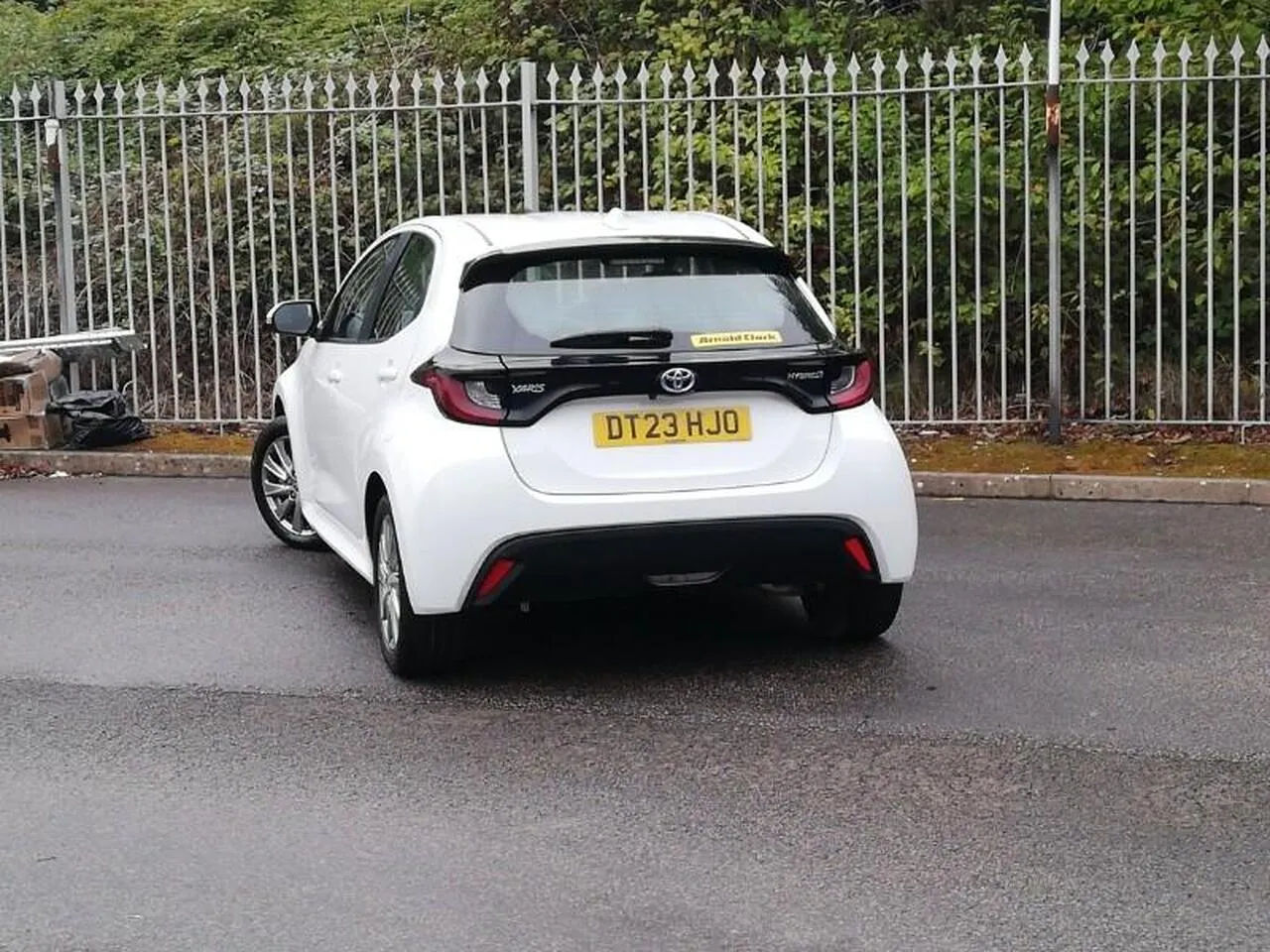 Toyota Yaris 2023 photo 2