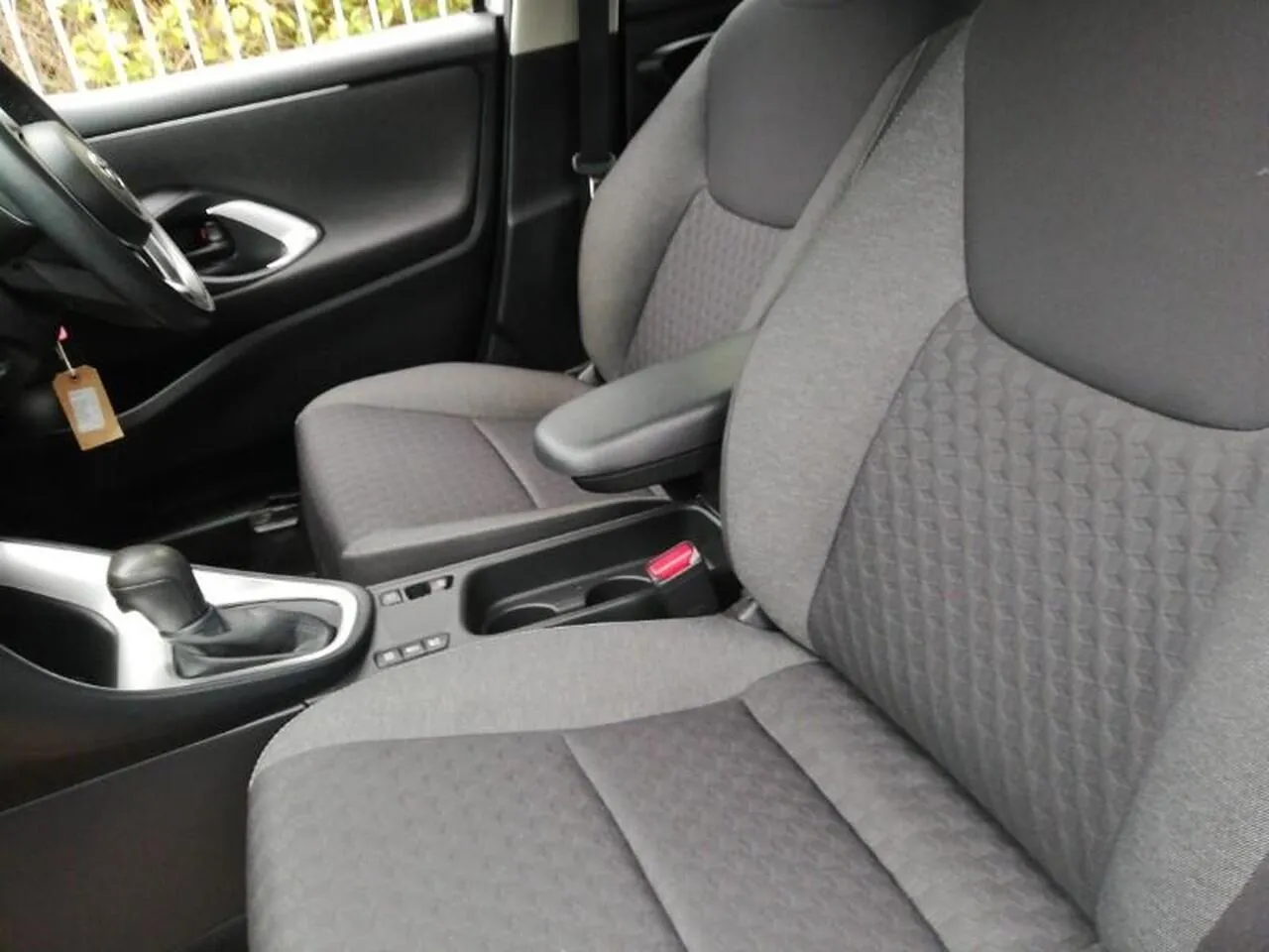 Toyota Yaris 2023 photo 5