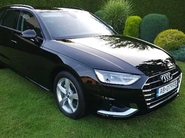 Audi A4 Avant 2021 photo 2