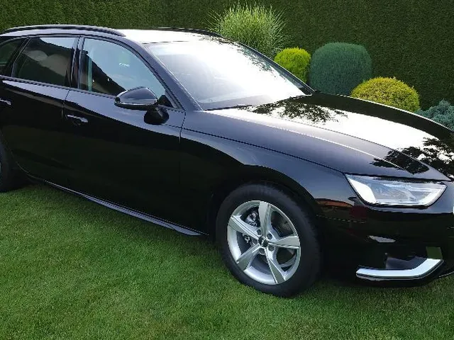 Audi A4 Avant 2021 photo 3