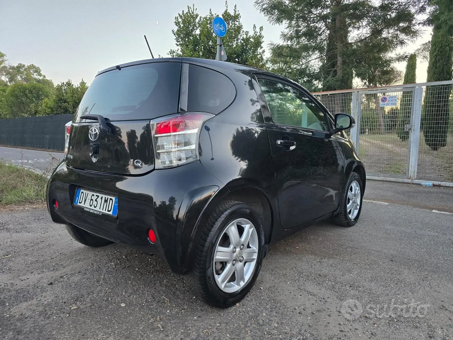 Toyota Iq 2009 photo 4