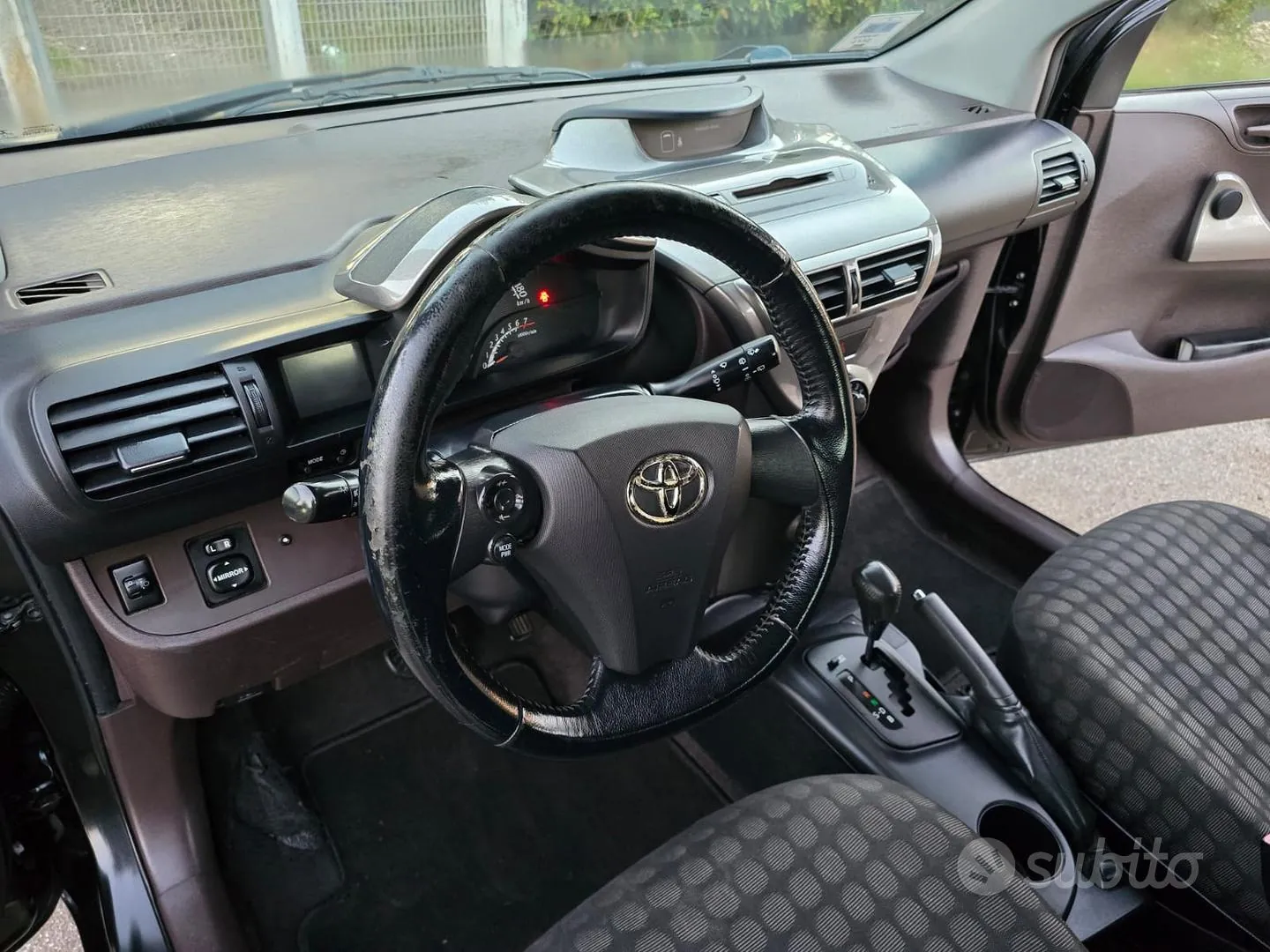 Toyota Iq 2009 photo 5