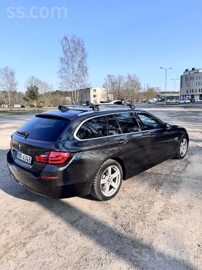BMW 530 2011 photo 2