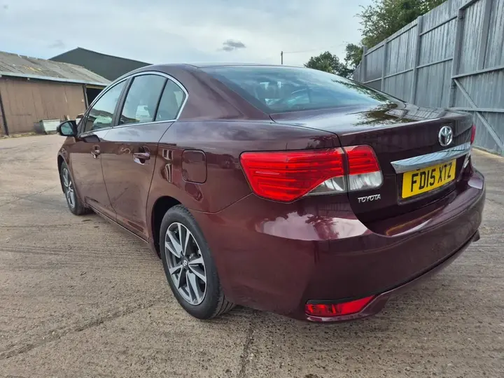 Toyota Avensis 2015 photo 4