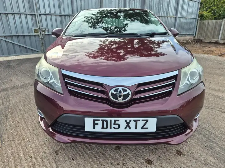 Toyota Avensis 2015 photo 2